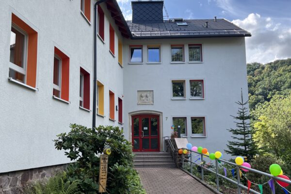 Blick auf Haupteingang