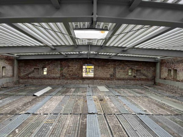 Blick oberste Gerüstlage auf Trapezdachuntersicht